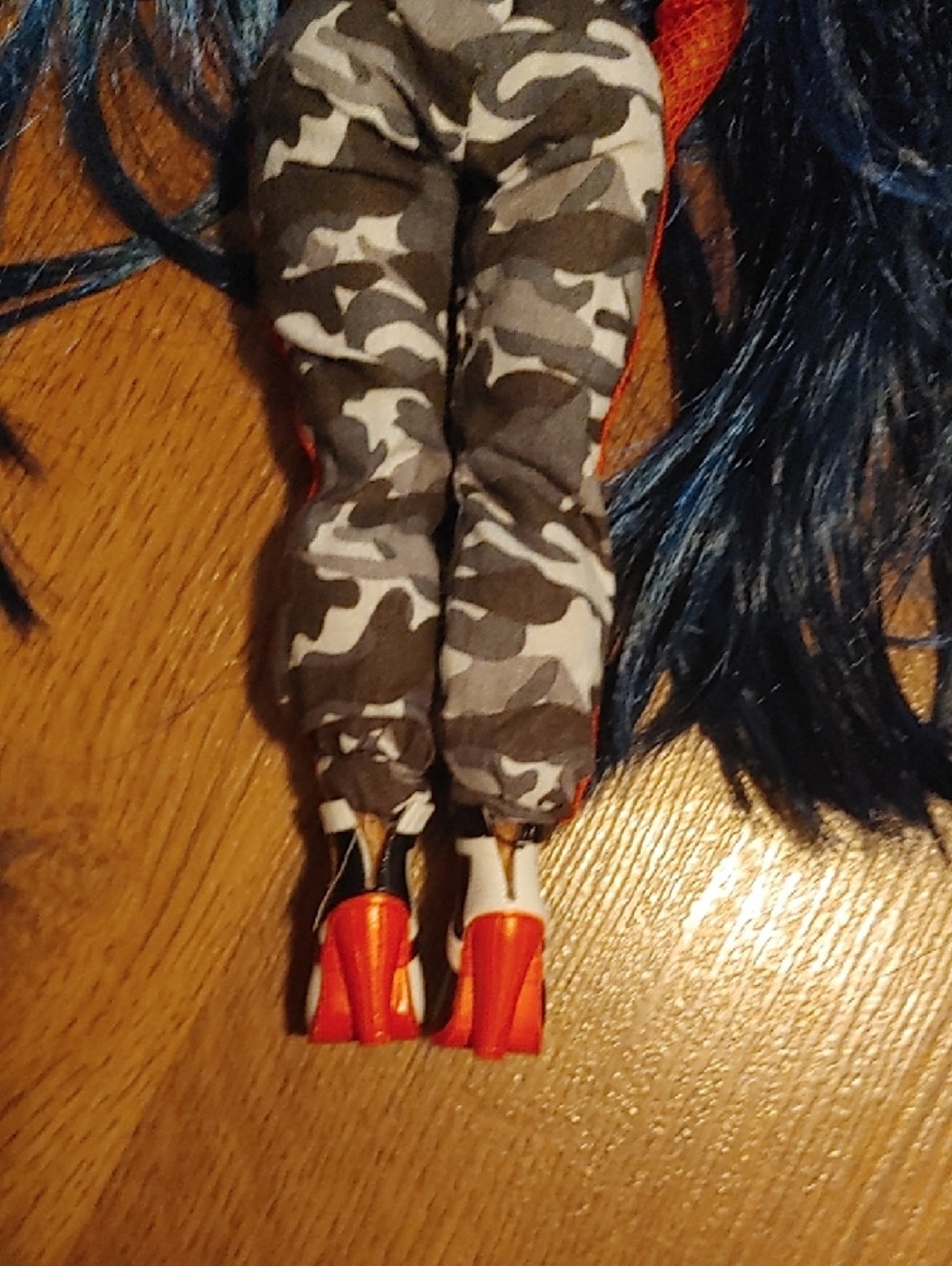 ✅$12 Add On LOL Surprise OMG Downtown BB Fashion Doll - Picture 9 of 9